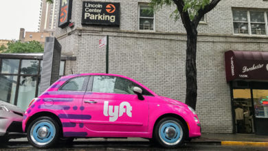 פיאט ורודה של חברת Lyft בניו יורק