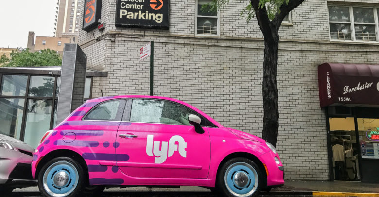 פיאט ורודה של חברת Lyft בניו יורק