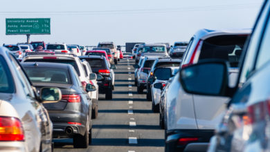 פקק תנועה על כביש מהיר בקליפורניה בארצות הברית