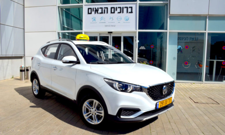 מונית חשמלית לבנה מסוג MG ZS EV בישראל