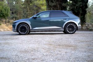 יונדאי איוניק 5 מבט צד על הרכב