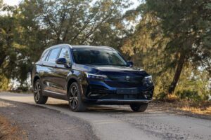 רכב חשמלי סקייוול ET5 בנסיעה בשטח