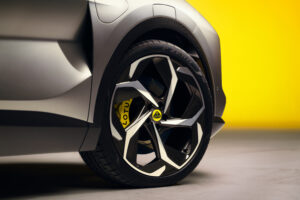Lotus_20_Lotus_Eletre_Studio_INT_WheelDetail