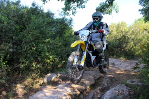 רכיבה על הסורון החשמלי Light Bee בשטח רכיבה על הסורון החשמלי Light Bee בשטח