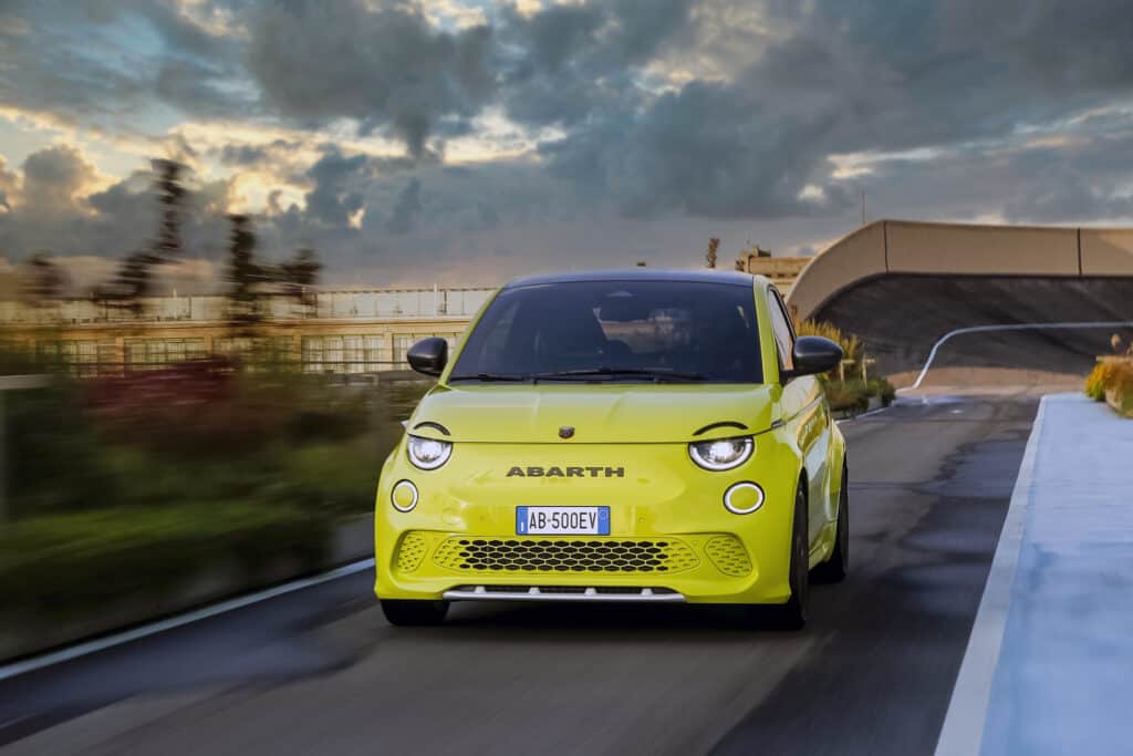 Abarth_New_500e_Electric_00003