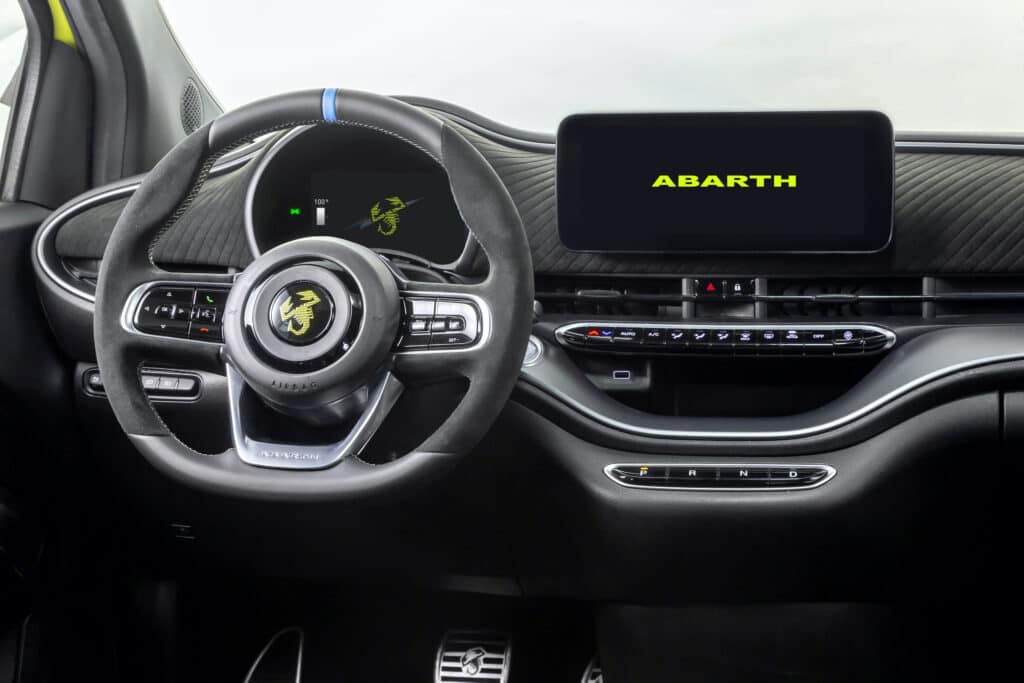 Abarth_New_500e_Electric_00004