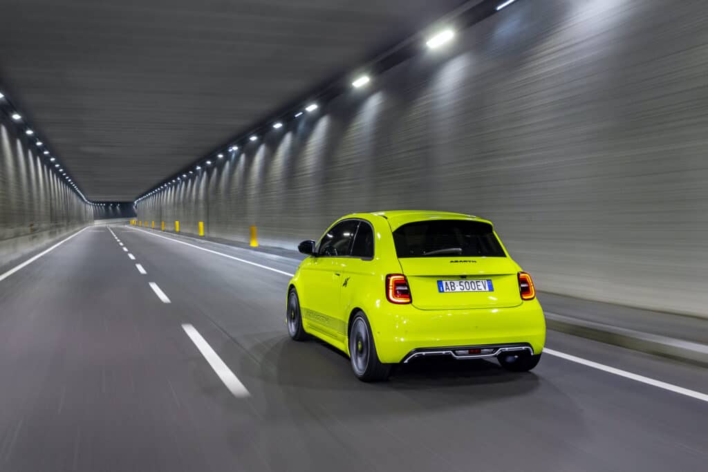 Abarth_New_500e_Electric_00009