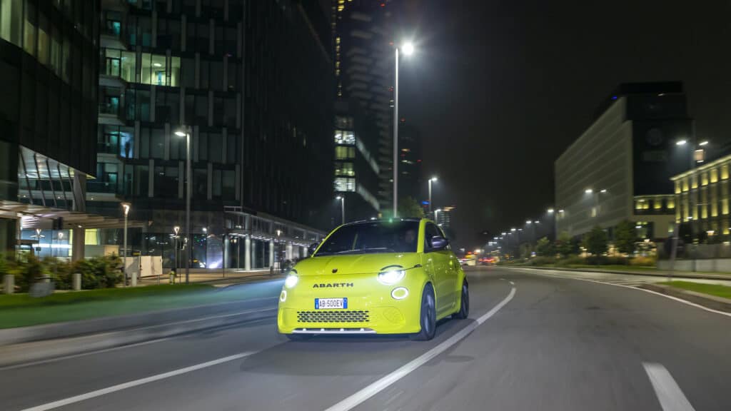 Abarth_New_500e_Electric_00011
