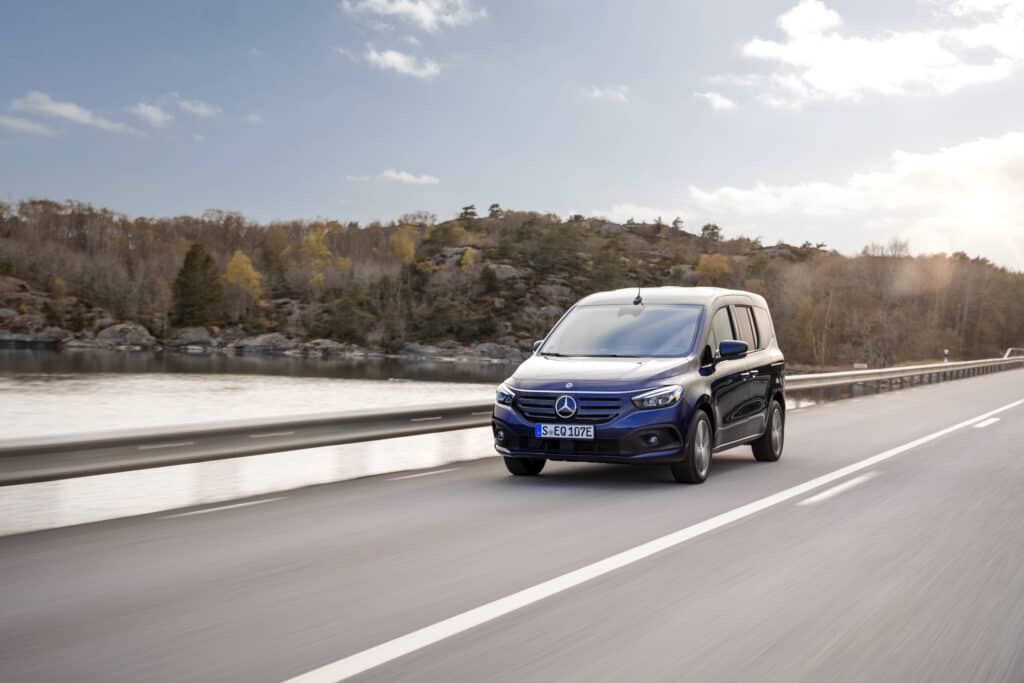 מיניוואן חשמלי של מרצדס - EQT מיניוואן חשמלי של מרצדס - EQT