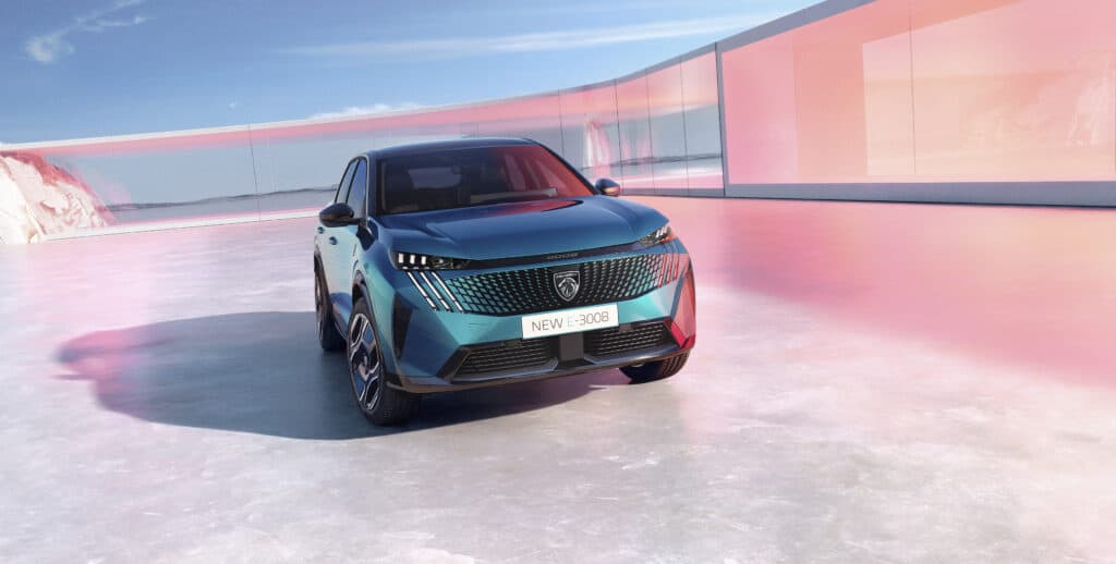 מבט קדמי על הפיג׳ו E-3008 החשמלית החדשה