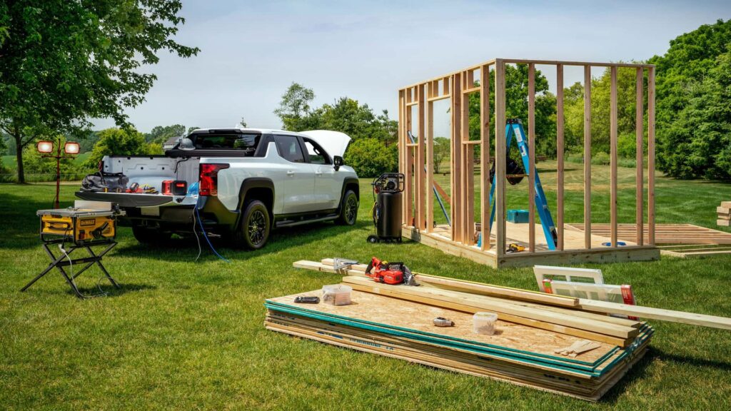 GM_Chevrolet_Silverado_EV_Offboard_Power