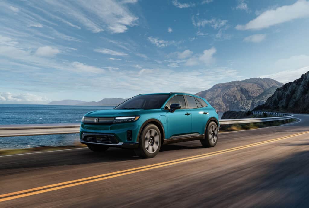 הונדה פרולוג בנסיעה על כביש