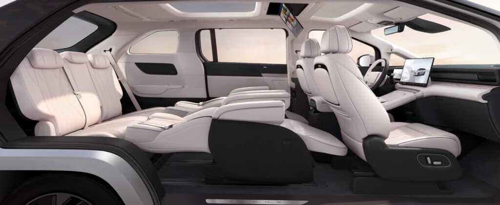פנים הרכב של המיניוואן החשמלי XPENG X9