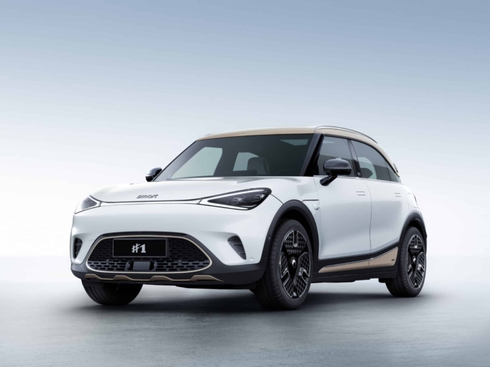 מבט קדמי על רכב הפנאי החשמלי סמארט #1