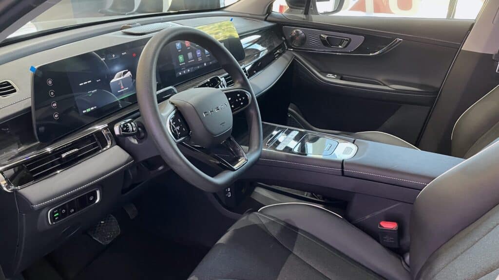 פנים הרכב וסביבת הנהג בצ׳רי FX EV