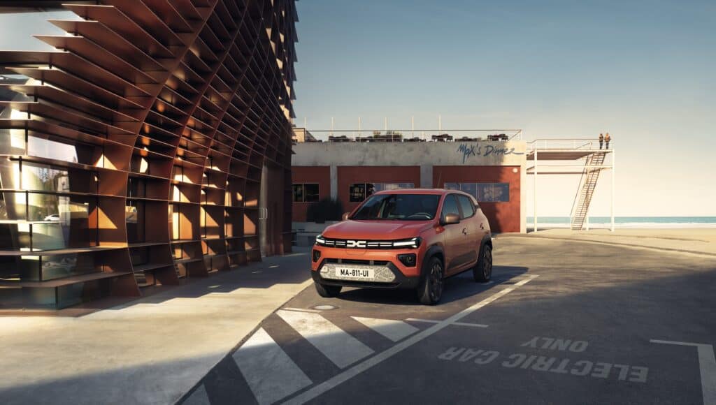 דאצ׳יה ספרינג חשמלית גרסת 2024 מבט קדמי על הרכב