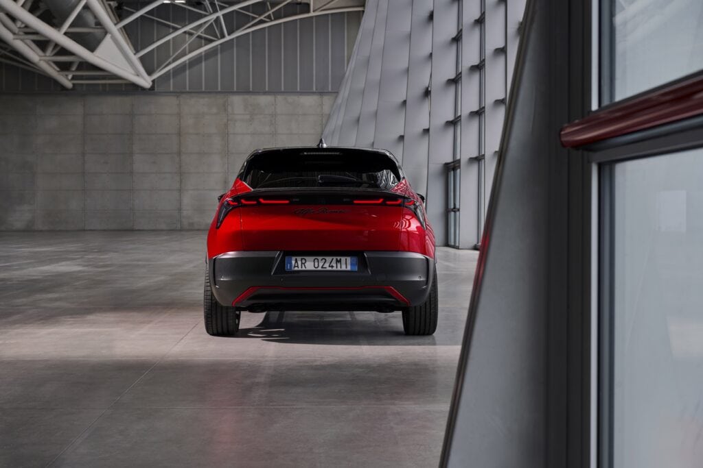 Alfa_Romeo_Milano_Exterior_00008