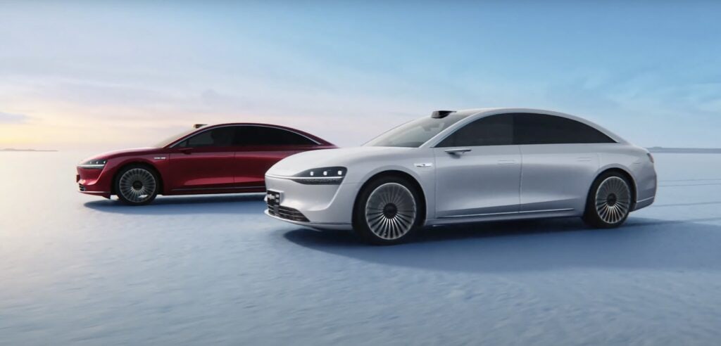 שני רכבי סטלנטו S9 חשמליים