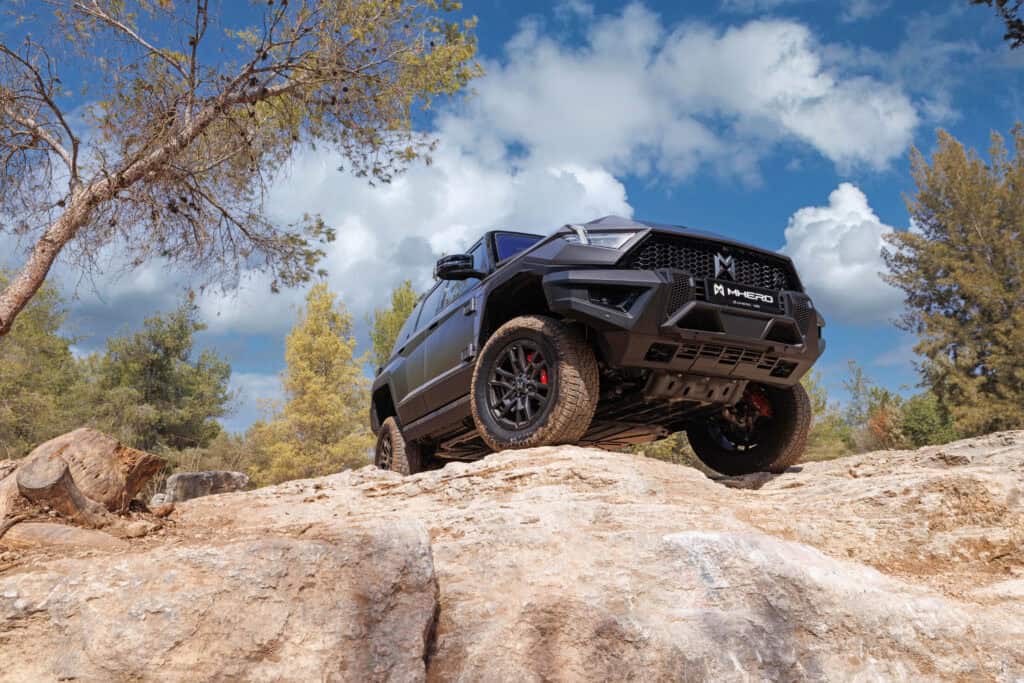 רכב השטח M-HERO של דונגפנג בשטח