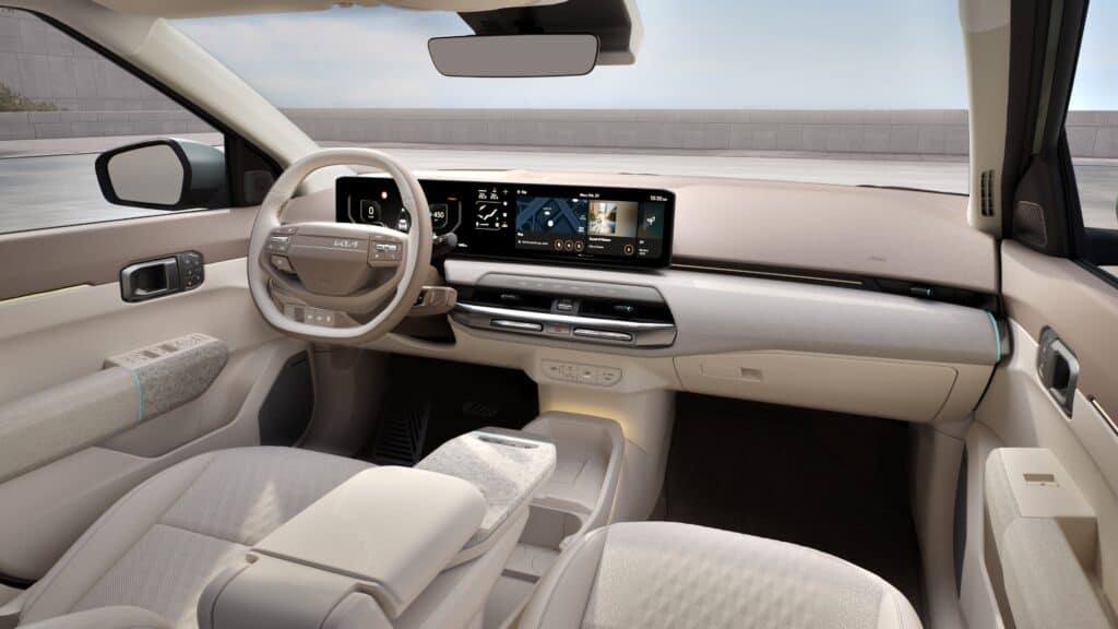 פנים הרכב וסביבת הנהג של קיה EV4 פנים הרכב וסביבת הנהג של קיה EV4