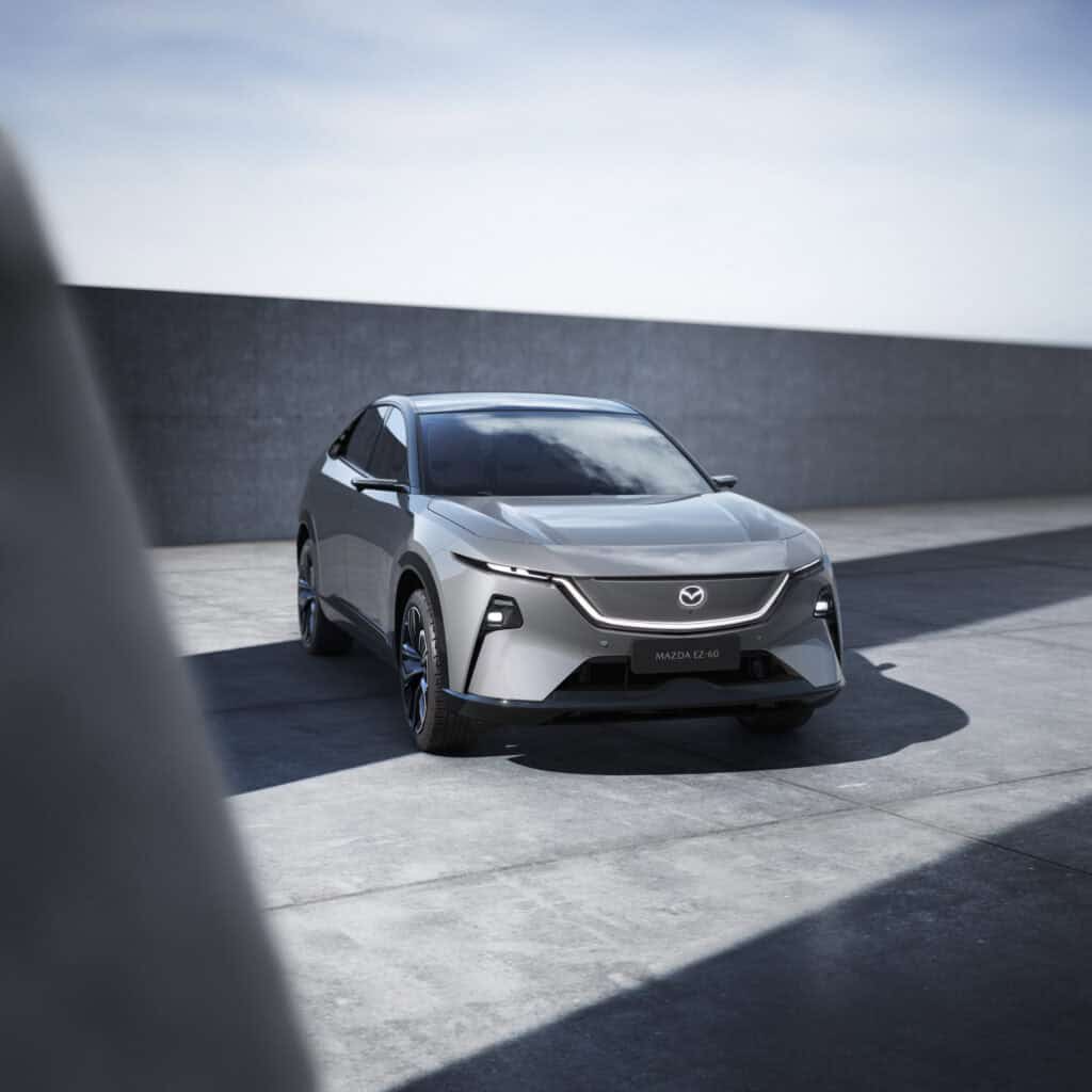 מאזדה EZ60 רכב פנאי חשמלי בצבע אפור