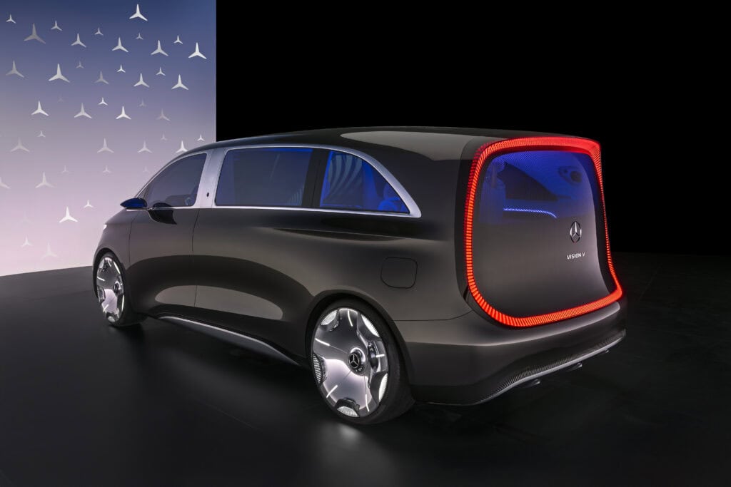 מבט אחורי על מרצדס ויז׳ן V ואן חשמלי יוקרתי