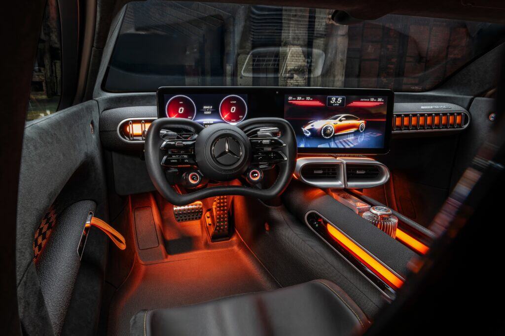 פנים הרכב וסביבת הנהג של מרצדס AMG GT XX קונספט