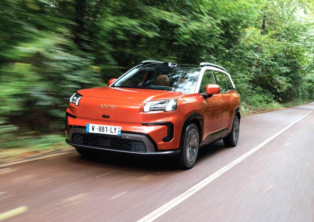 GAC איון V בנסיעה על כביש