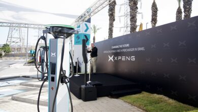 עמדות טעינה מהירות של אקספנג במתחם פריסבי בראשון לציון