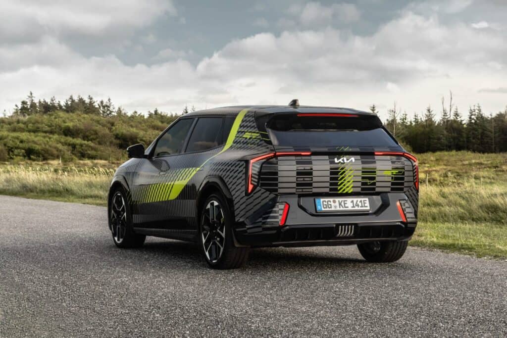 מבט אחורי על קיה EV4 GT