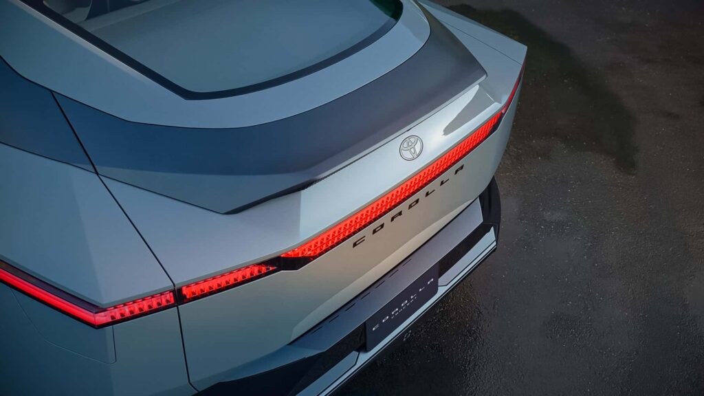 מבט אחורי על פס הלד של טויוטה קורולה קונספט מבט אחורי על פס הלד של טויוטה קורולה קונספט 2026