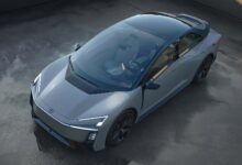 מבט מהאוויר על טויוטה קורולה קונספט חשמלית