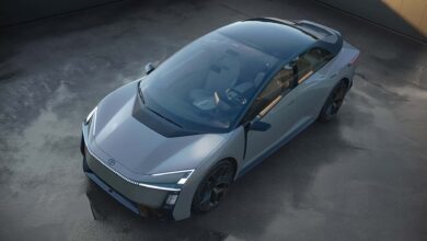 מבט מהאוויר על טויוטה קורולה קונספט חשמלית