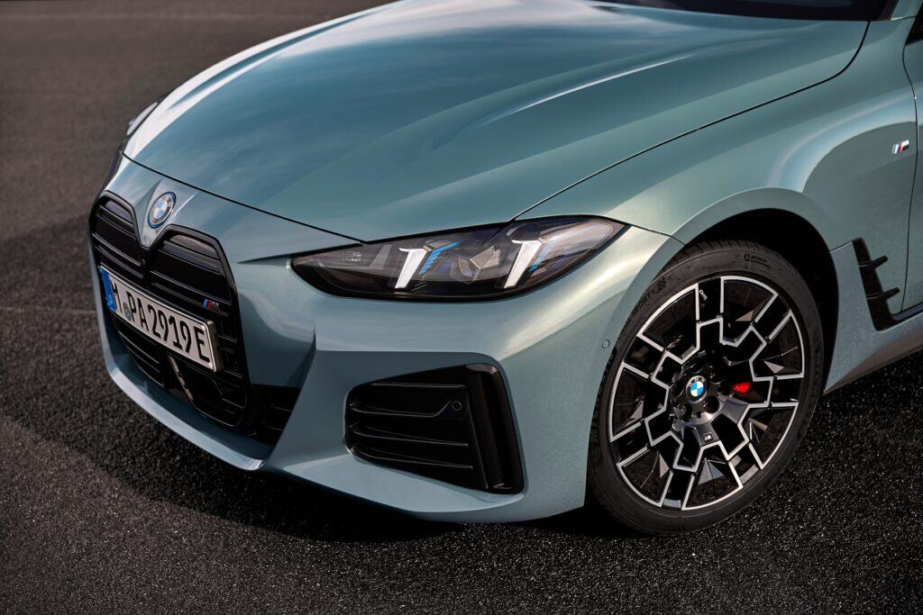 קדמת הרכב של ב.מ.וו i4 חשמלית גרסת 2026