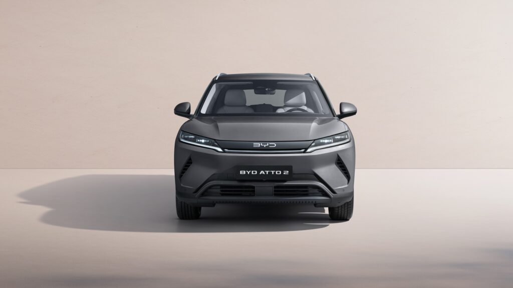 מבט קדמי על BYD אטו 2