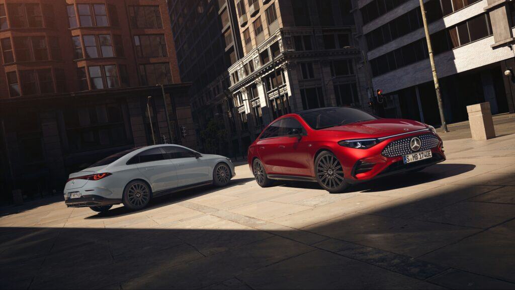 שני רכבי מרצדס CLA חשמליים