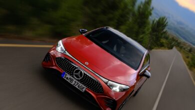 מרצדס CLA חשמלית בצבע אדום