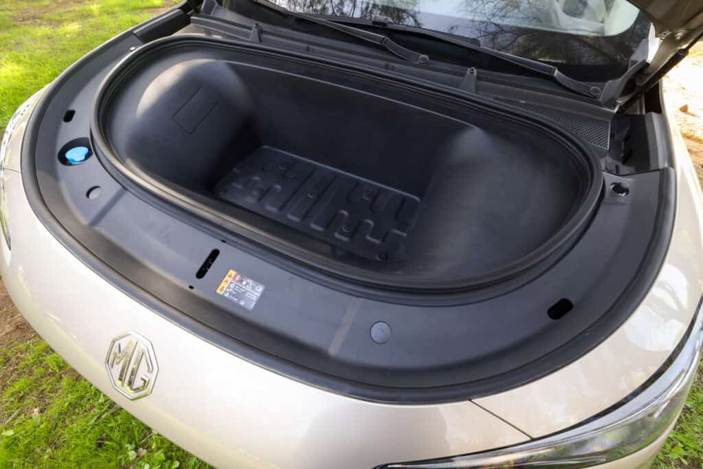 תא מטען קדמי של MG