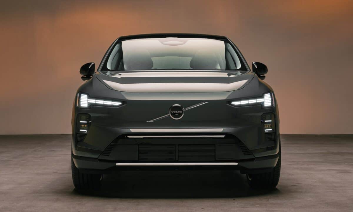 מבט קדמי על וולוו EX60