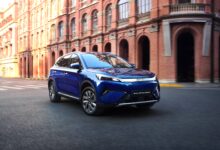 BYD אטו 3 EVO גרסת 2026 בנסיעה בעיר