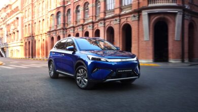 BYD אטו 3 EVO גרסת 2026 בנסיעה בעיר