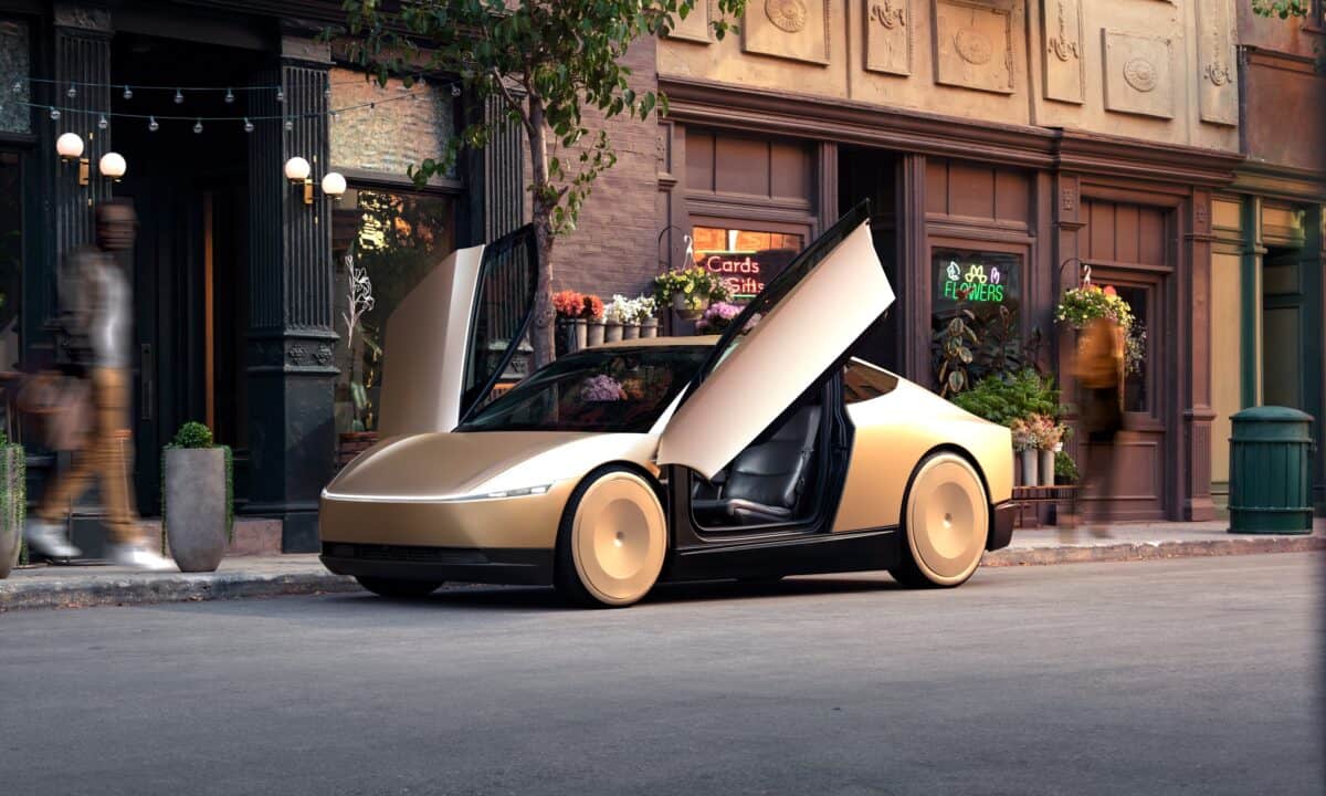 טסלה סייברקאב עומדת בעיר