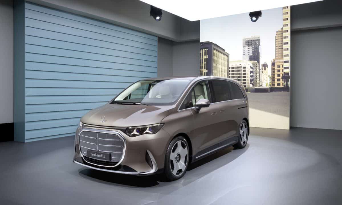 מבט חיצוני על מרצדס VLE, מיניוואן חשמלי יוקרתי